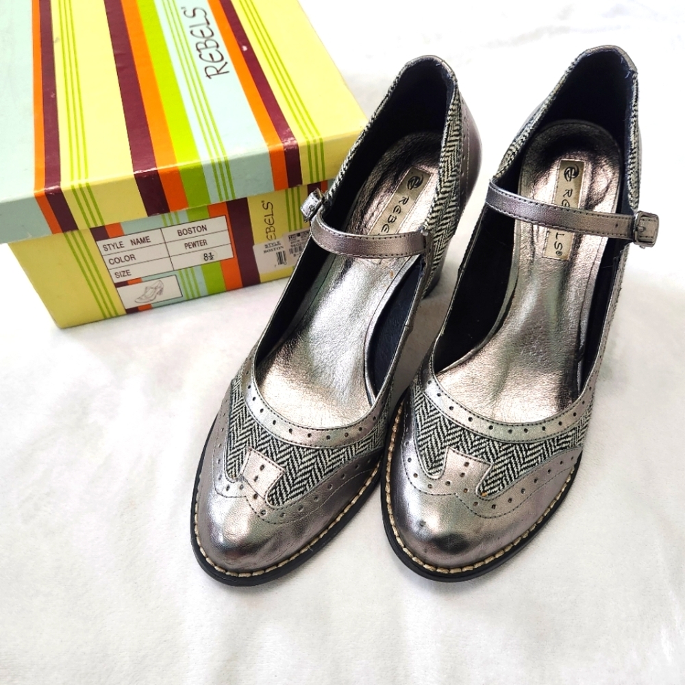 The Buckle Rebels Boston Mary Jane Pewter Heels